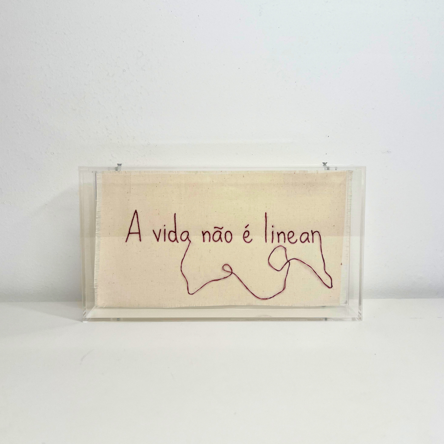 A VIDA NÃO É LINEAR 12.5X22.5CM