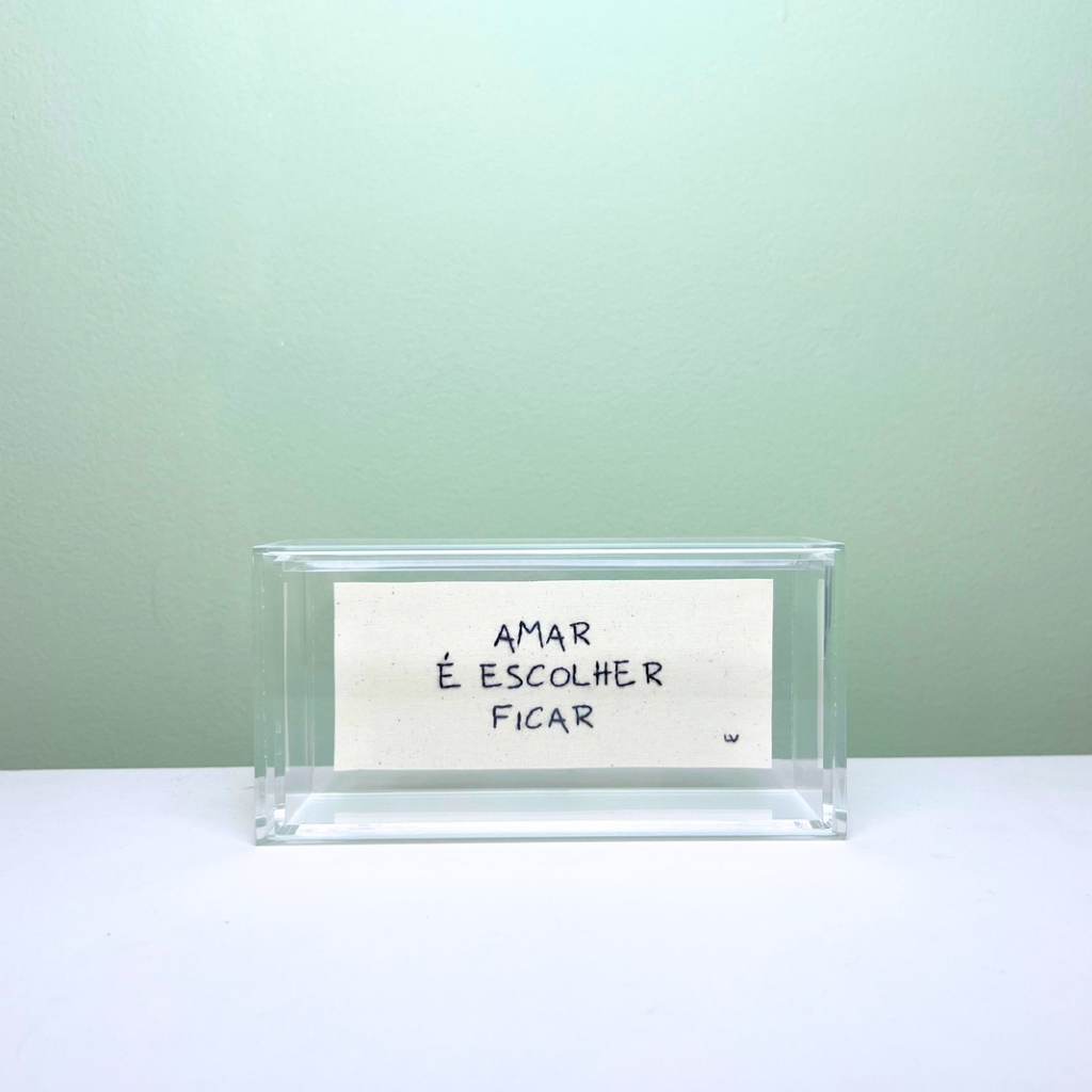 AMAR É ESCOLHER FICAR 16X8CM